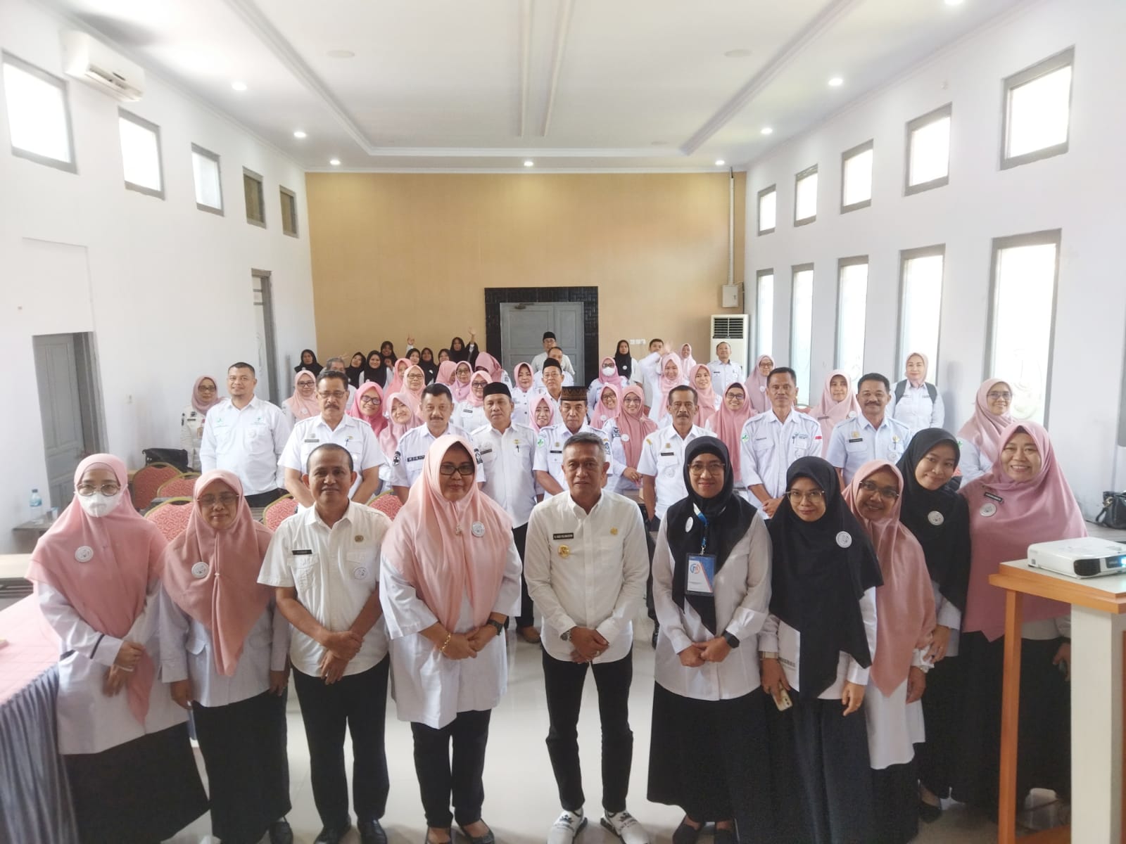 Komitmen Tinggi! Pj. Bupati Bone Tekankan Urgensi Kesehatan Dalam Rapat Dinas Kesehatan Komitmen Tinggi! Pj. Bupati Bone Tekankan Urgensi Kesehatan Dalam Rapat Dinas Kesehatan