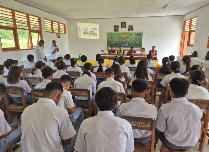 Screenshot_20250514-224316_Gallery Membangun Generasi Sadar Hukum Penyuluhan &Quot;Jaksa Masuk Sekolah&Quot; Di Sman Bikomi Nilulat