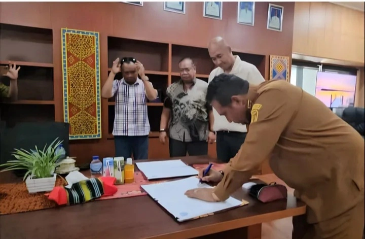 Screenshot_20250617-101823_Gallery Dorong Pad, Ttu Teken Mou Pengolahan Lahan Garam Di Oesoko Bersama Pt Bmk