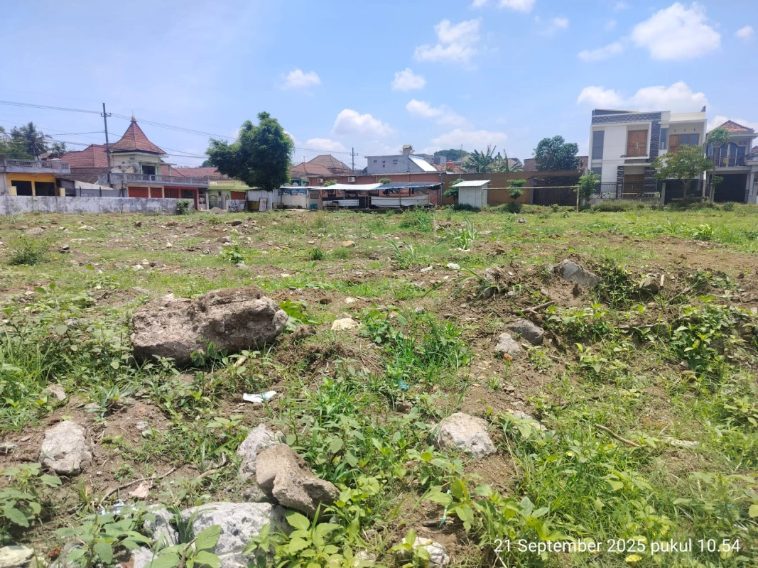 Img-20250921-Wa0009 Lihat Kondisi Lapangan Desa Banjarejo, Anggota Dprd Kabupaten Malang Geram