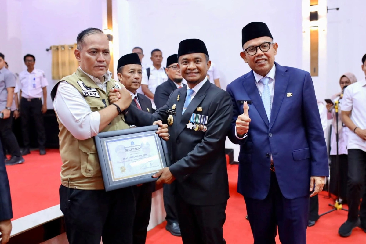46358806-81Fc-4149-9A21-589Ce6B8D1Eb Di Bawah Kepemimpinan Dray Vibrianto, Dlh Bone Mengukir Prestasi Sebagai Opd Berkinerja Terbaik Iii