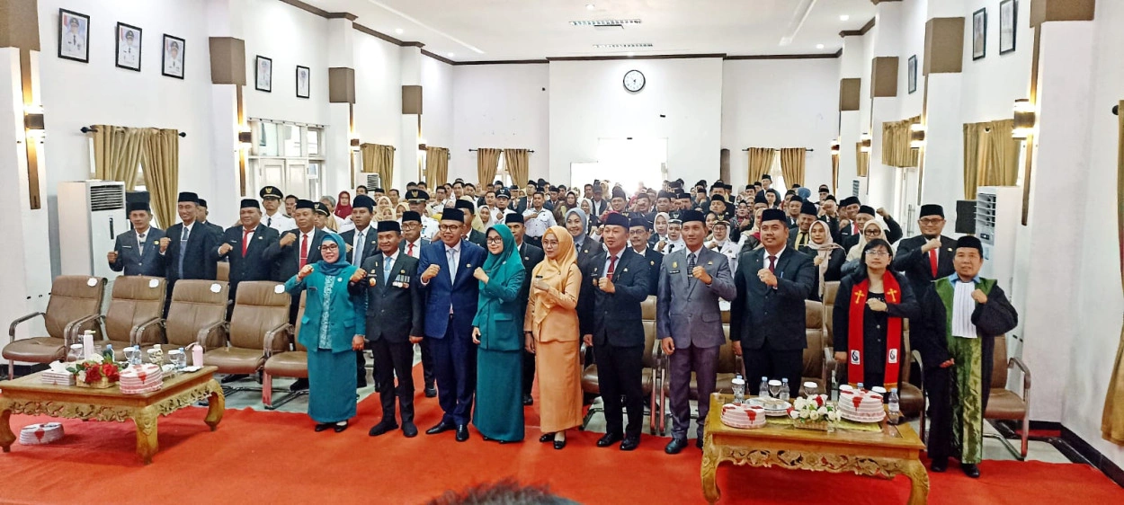 98864Dbd-8316-4081-Bd28-80C7A07C3B42 Mutasi Akhir Tahun Bernuansa Reformasi: Enam Bulan Masa Uji, Pejabat Baru Pemkab Bone Ditantang Tunjukkan Kinerja Terbaik