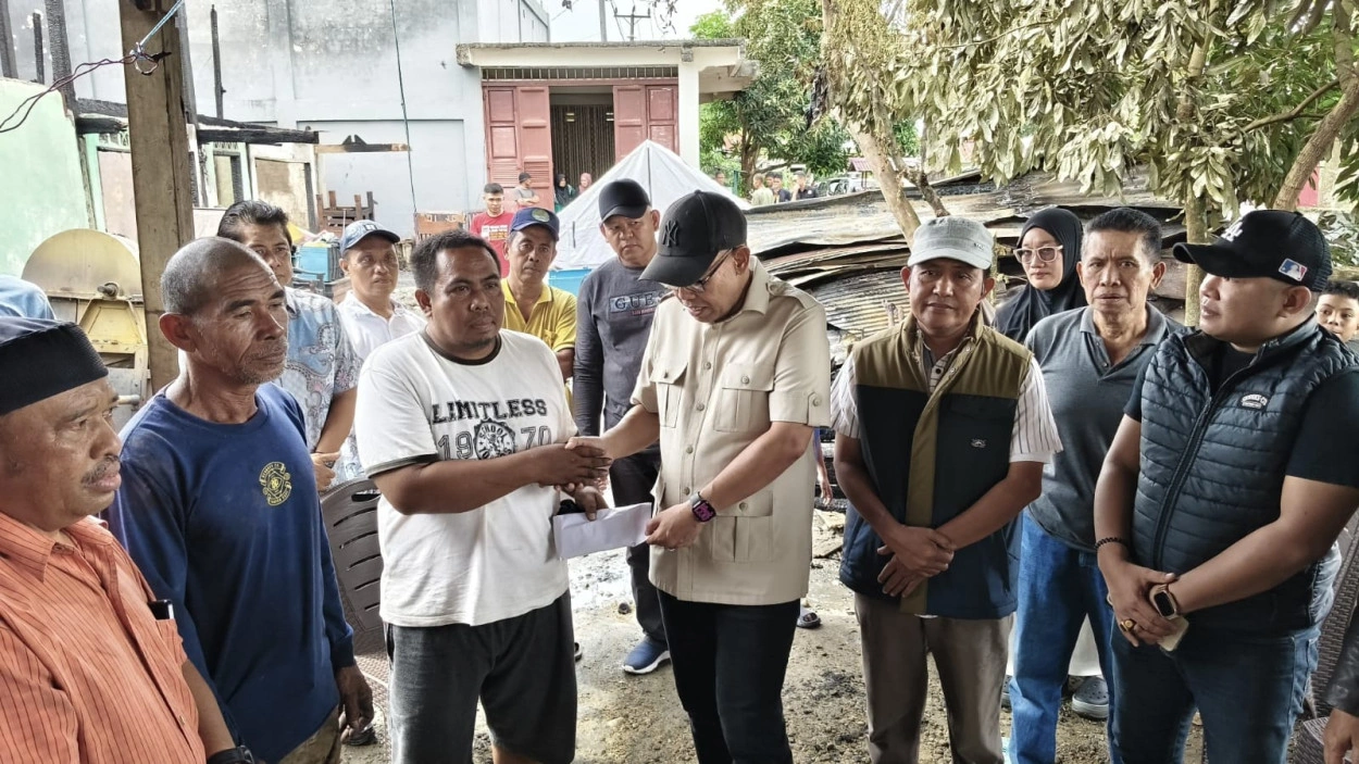 De4B104C-A83E-4876-9D07-A6Fee0B1Ed74 Wakil Bupati Bone Kunjungi Lokasi Kebakaran Di Mattaropuli, Tegaskan Pemerintah Hadir Untuk Warga, Pastikan Pendataan Dan Bantuan Untuk Korban Bencana