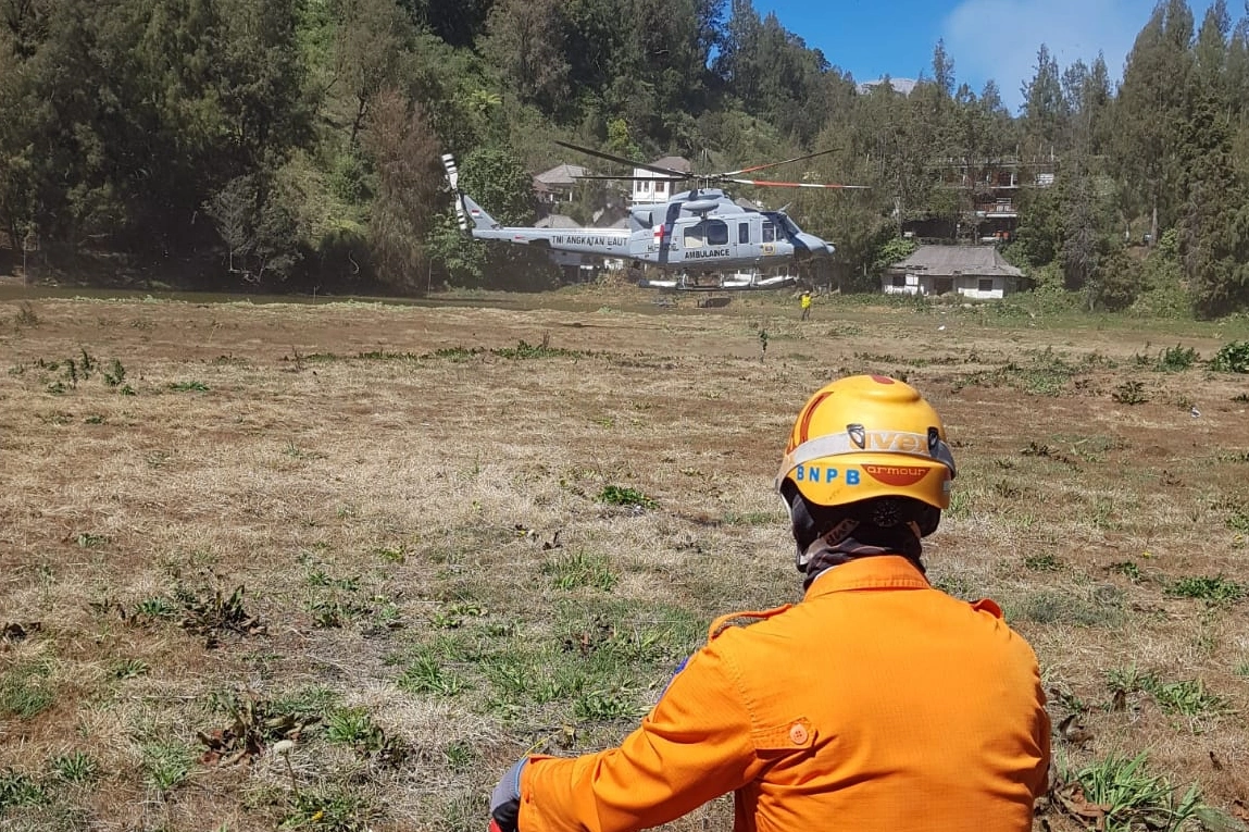 1786077202738 Kawasan Tnbts Dilalap Api, Akses Masuk Wisata Bromo Via Jemplang Ditutup Sementara