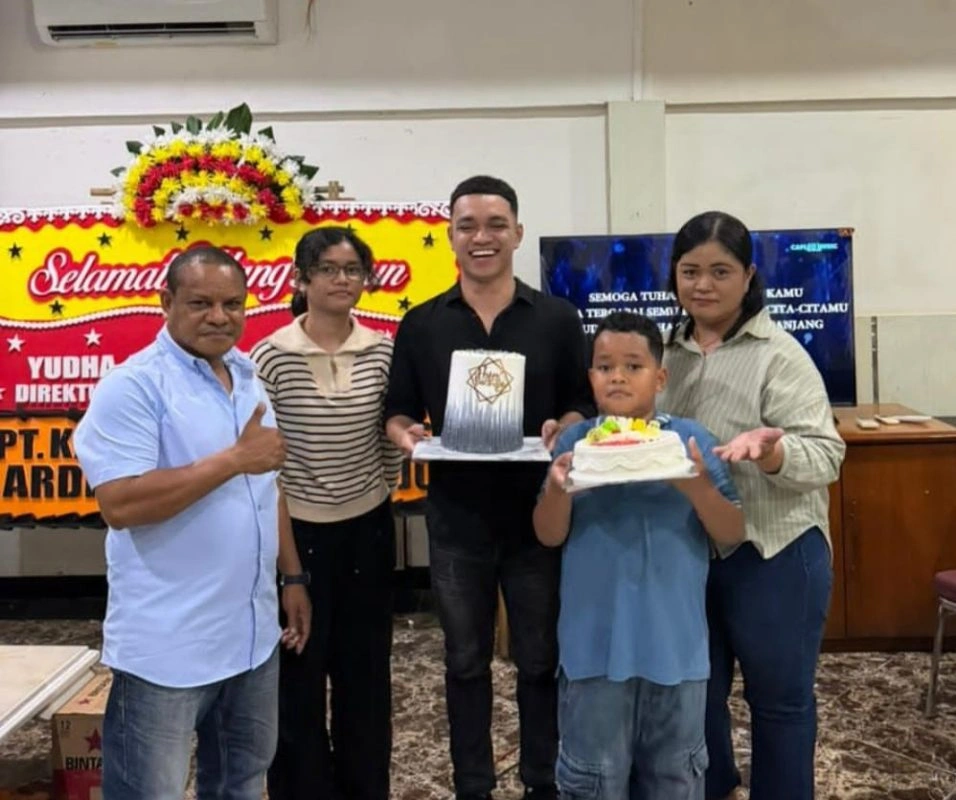 Biografi Petrus Sali - Perjalanan Hidup Dan Perjuangan Meraih Sukses Biografi Petrus Sali - Perjalanan Hidup Dan Perjuangan Meraih Sukses