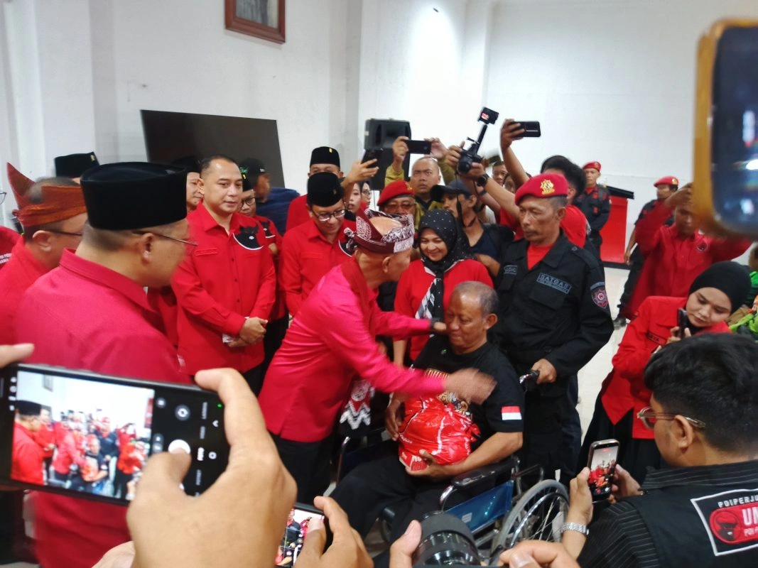 Img_20261009_142352_019 Dpd Pdi-P Jatim Gelar :Pertalian Cinta', Salurkan 1.000 Sembako Hingga Bangun Sekolah Tahfidz