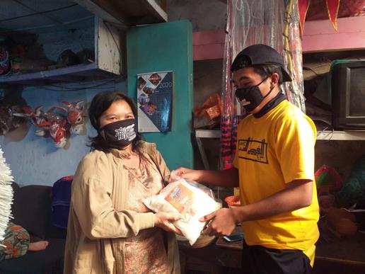 Heppiii Community Bagi Tiga Ton Dan 1.000 Masker