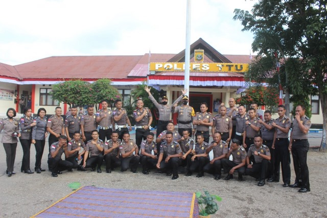 Anggota Polres Ttu Mendapat Kenaikan Pangkat