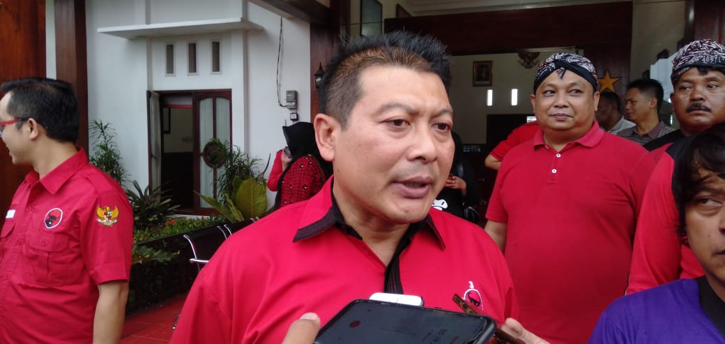 Bantu Warga, Pdi Perjuangan Sediakan Lima Ambulance