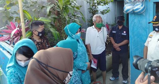 Kunker Ke Malang, Istri Mendagri Ingatkan Warga Pakai Masker