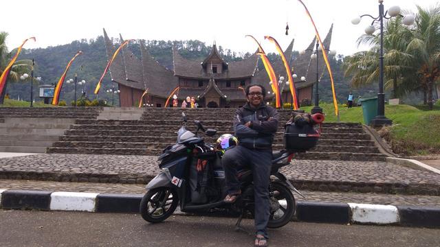 Mengemban Misi Kemanusiaan Steve Elu, Melakukan Touring Jakarta- Sabang