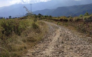 Demi Indonesia Sehat Tenaga Kesehatan Menembus Medan Terjal