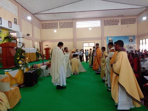 Uskup Atambua Tahbis Sepuluh Imam Baru