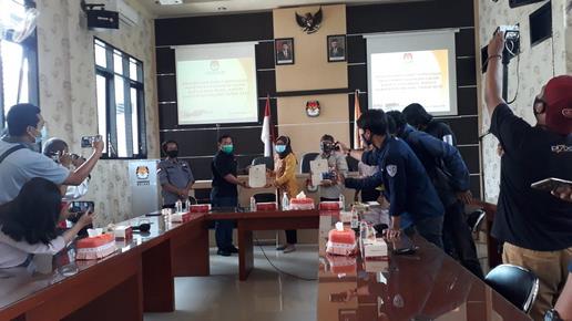 Sibuk Blusukan Paslon Independen Tidak Menghadiri Penetapan Pasangan Calon Oleh Kpu