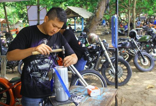 Rayakan Hari Ulang Tahun Builder Grave Digger, Lakukan Kegiatan Sosial