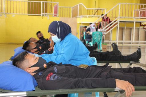 Anggota Brimob Di Bone Lakukan Aksi Donor Darah