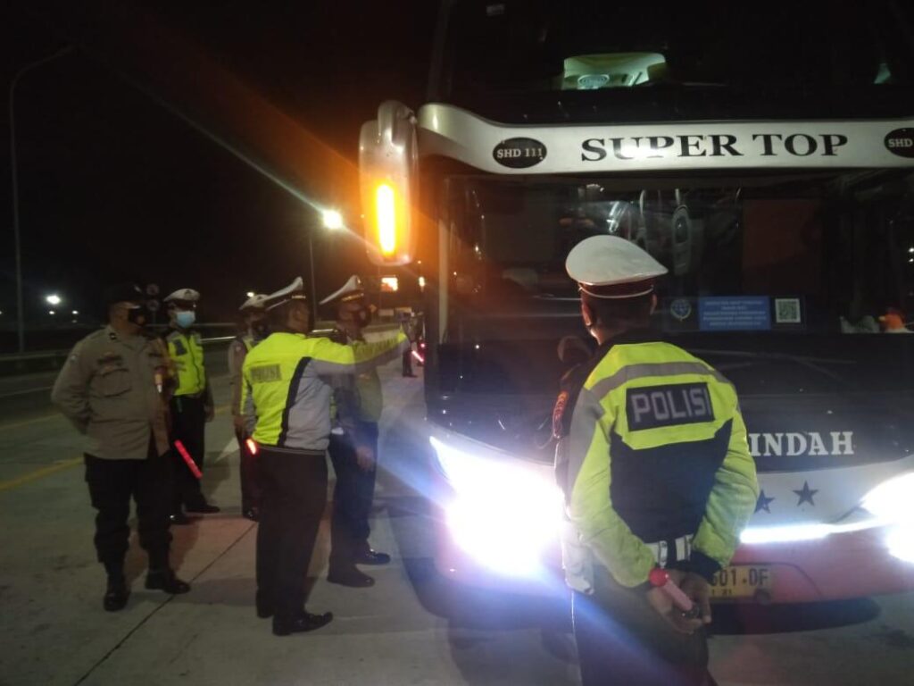 Polda Jatim Jalankan Ppkm Darurat Mulai Pukul 00.00 Di Seluruh Jawa Timur