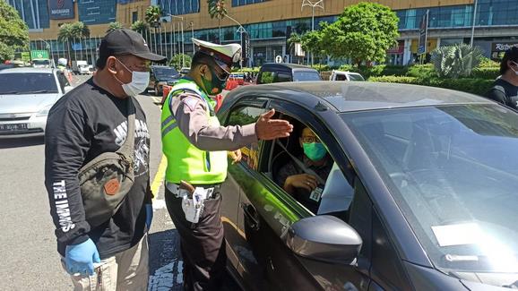 Polda Jatim Terjunkan Satgas Gakkum Dalam Operasi Aman Nusa Ii Di Hari Keempat Pelaksanaan Ppkm Darurat