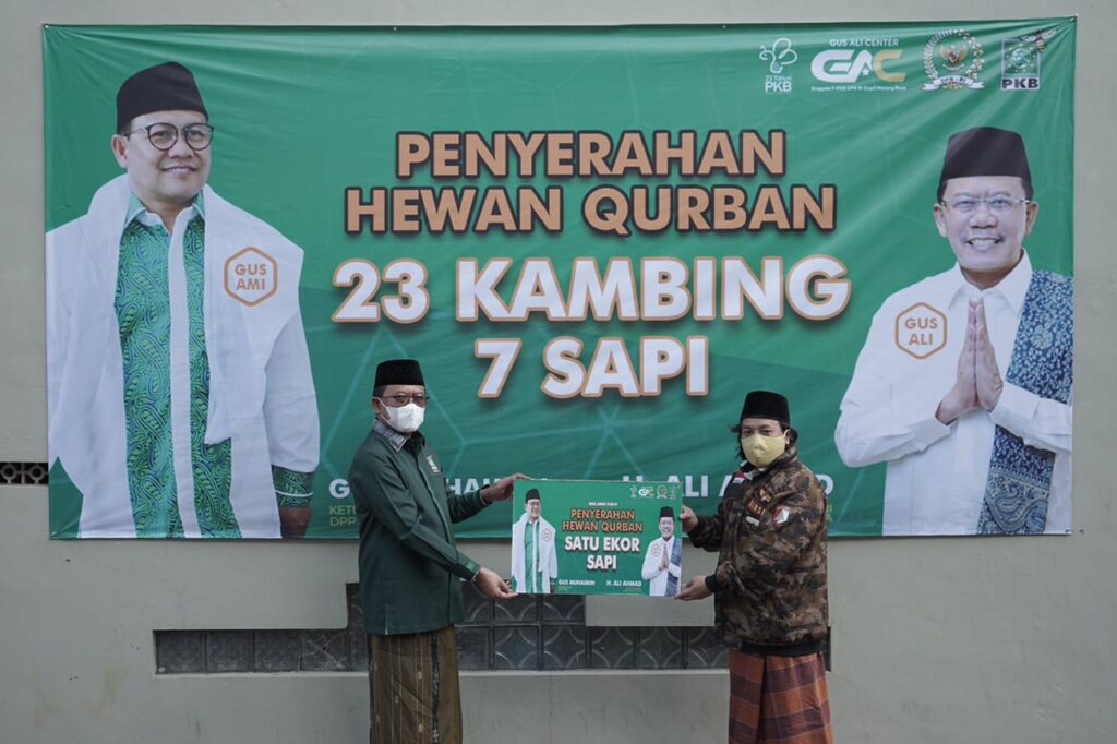 Anggota Dpr Ri Bagi Hewan Kurban Di Malang Raya