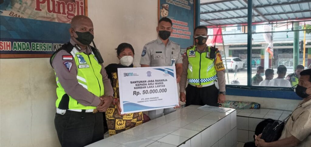 Jasa Raharja Berikan Santunan Kepada Korban Kecelakaan 