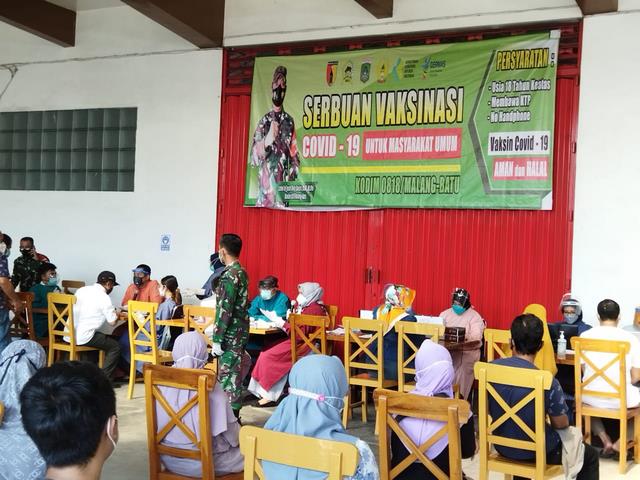 Ratusan Warga Ikuti Vaksin Gratis Covid-19 Yang Digelar Kodim 0818