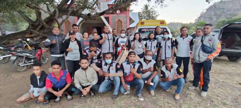 Beta Timor Sumbang Gitar Untuk Gereja