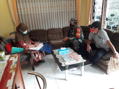 Babinsa Koramil 0818/22 Tumpang Bersama Polri Gencarkan Lakukan Tracing