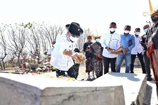 Tiba Di Rote Ndao, Ketua Dpd Ri Ziarah Ke Makam Raja-Raja Termanu