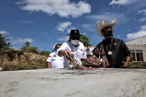 Tiba Di Rote Ndao, Ketua Dpd Ri Ziarah Ke Makam Raja-Raja Termanu