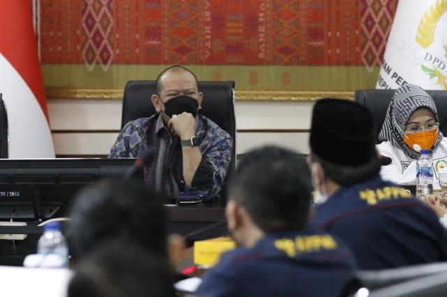 Rapat Kerja Dengan Menaker, Ketua Dpd Ri Bahas Penempatan Pekerja Migran