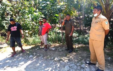 Anggota Dprd Di Ttu Manfaatkan Dana Reses Perbaiki Jalan