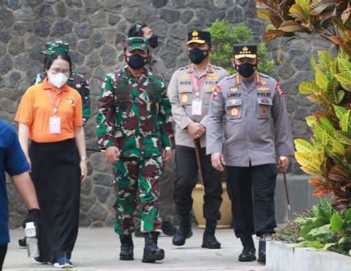 Panglima Tni Dan Kapolri Meninjau Pelaksanaan Vaksinasi Di Sma Katolik Cor Jesu Malang