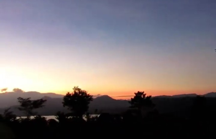 Puisi Puisi Akhir Pekan