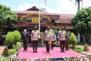 Kepolisan Dan Forkompinda Malang Raya Gagas Layanan Vaksinasi Drive Thru