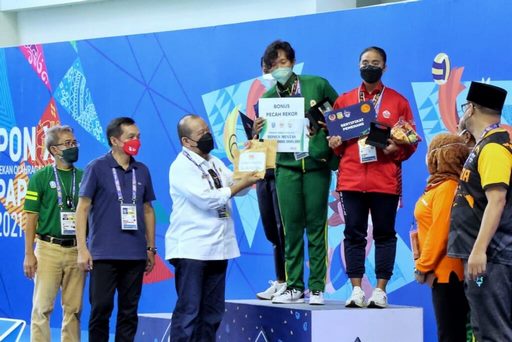 Disaksikan Lanyalla, Perenang Jatim Sabet 3 Emas Dan Pecahkan Rekor Pon