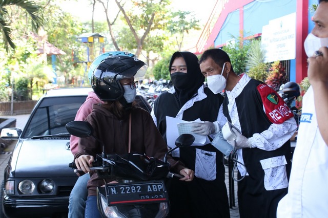 Polresta Malang Kota Bantu Vaksinasi Warga Pemilik Nik Ganda