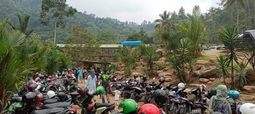 Pengunjung Coban Jahe Dan Coban Tarzan Diarahkan Petugas Parkir Ke Kafe Tsg Dengan Tarif Mahal