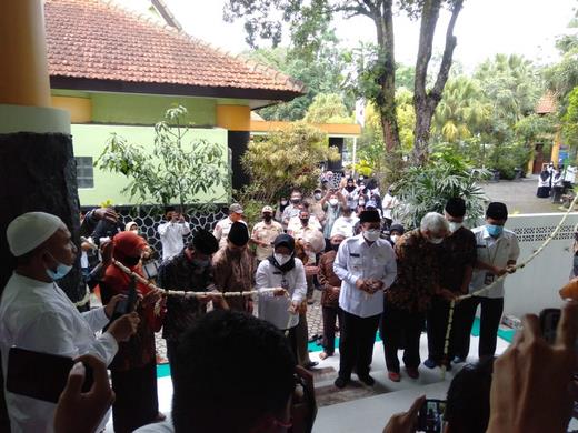 Sutiaji Resmikan Masjid Temu Bhakti Smpn 1 