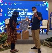 Menparekraf Apresiasi Penggerak Ekonomi Kreatif, Alumni Prodi Ekonomi Ibu Malang Terima Penghargaan