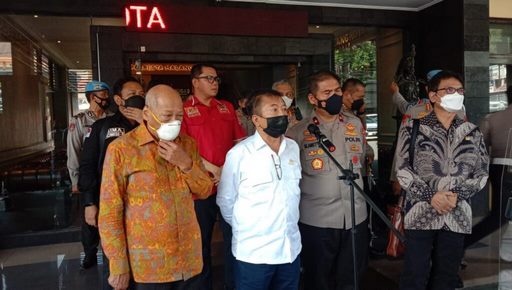 Kunker Ke Lumajang, Anggota Komisi Iii, Serahkan Bantuan Kepada Warga