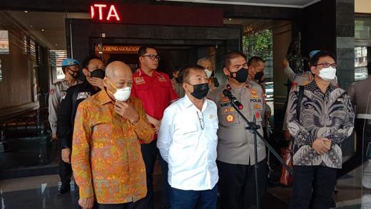 Kunker Ke Lumajang, Anggota Komisi Iii, Serahkan Bantuan Kepada Warga