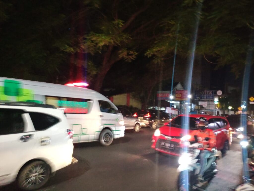 Pengaspalan Jalan Panji Suroso Ganggu Arus Lalu Lintas