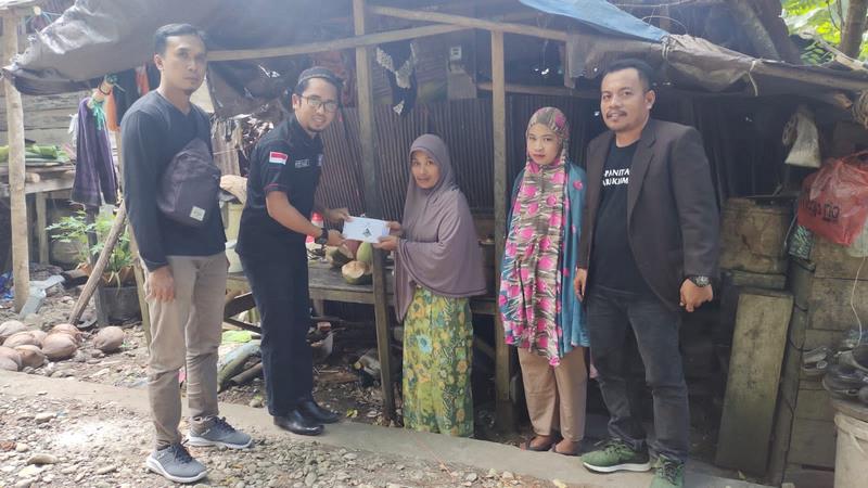 Anggota Dpr Bantu Warga Kurang Mampu