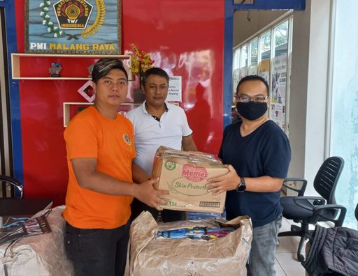 Nine Group Bantu Warga Korban Semeru