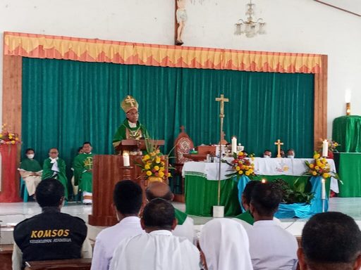 Uskup Atambua Himbau Umat Untuk Berdoa
