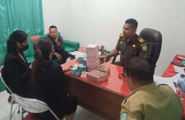 Kejari Ttu Sita Uang Rp 1 Miliar Dari Kontraktor