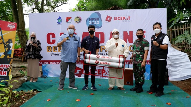 Komitmen Lestarikan Lingkungan Sicepat Ekspres Salurkan Bantuan Wastetrap Cisadane