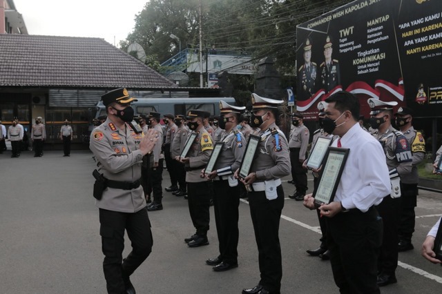 Belasan Anggota Polresta Dianugerahi Penghargaan