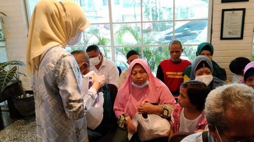 Rayakan Hut Pernikahan, Jupiter Santuni Ratusan Tunanetra