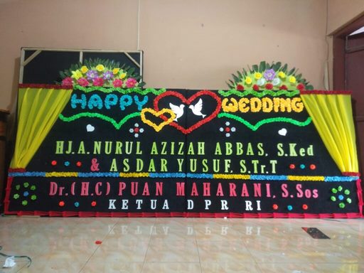 Ratusan Karangan Bunga Pejabat Negara Hiasi Halaman Masjid Agung Bone